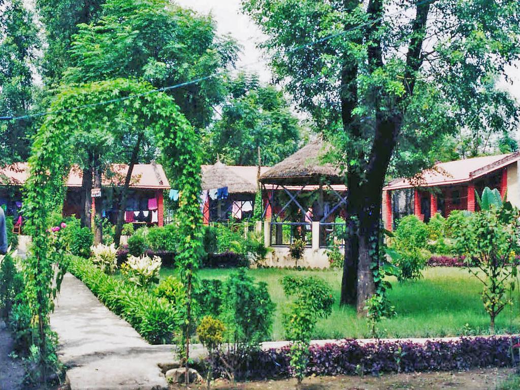 Rainbow Safari Resort Саураха Екстер'єр фото